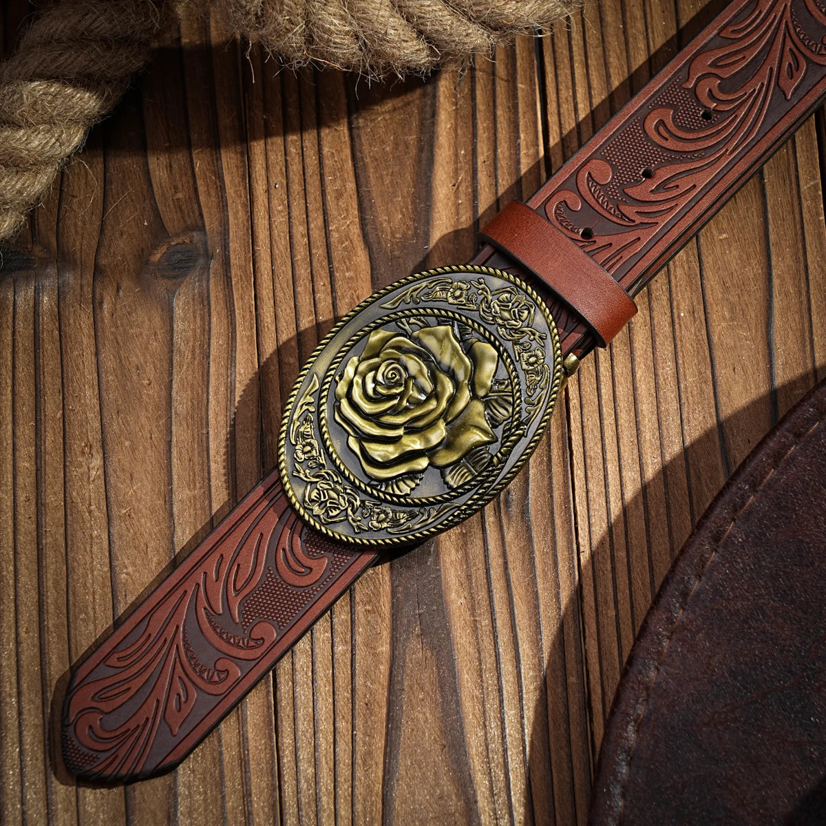 A casual, individual and retro belt, Western-style clothing accessory, metal buckle, PU belt, suitable for both men and women