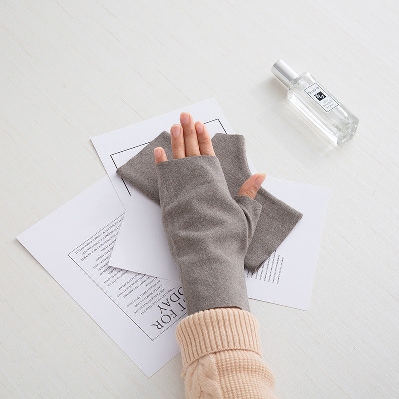 Hand Gloves To Keep Warm And Cold
