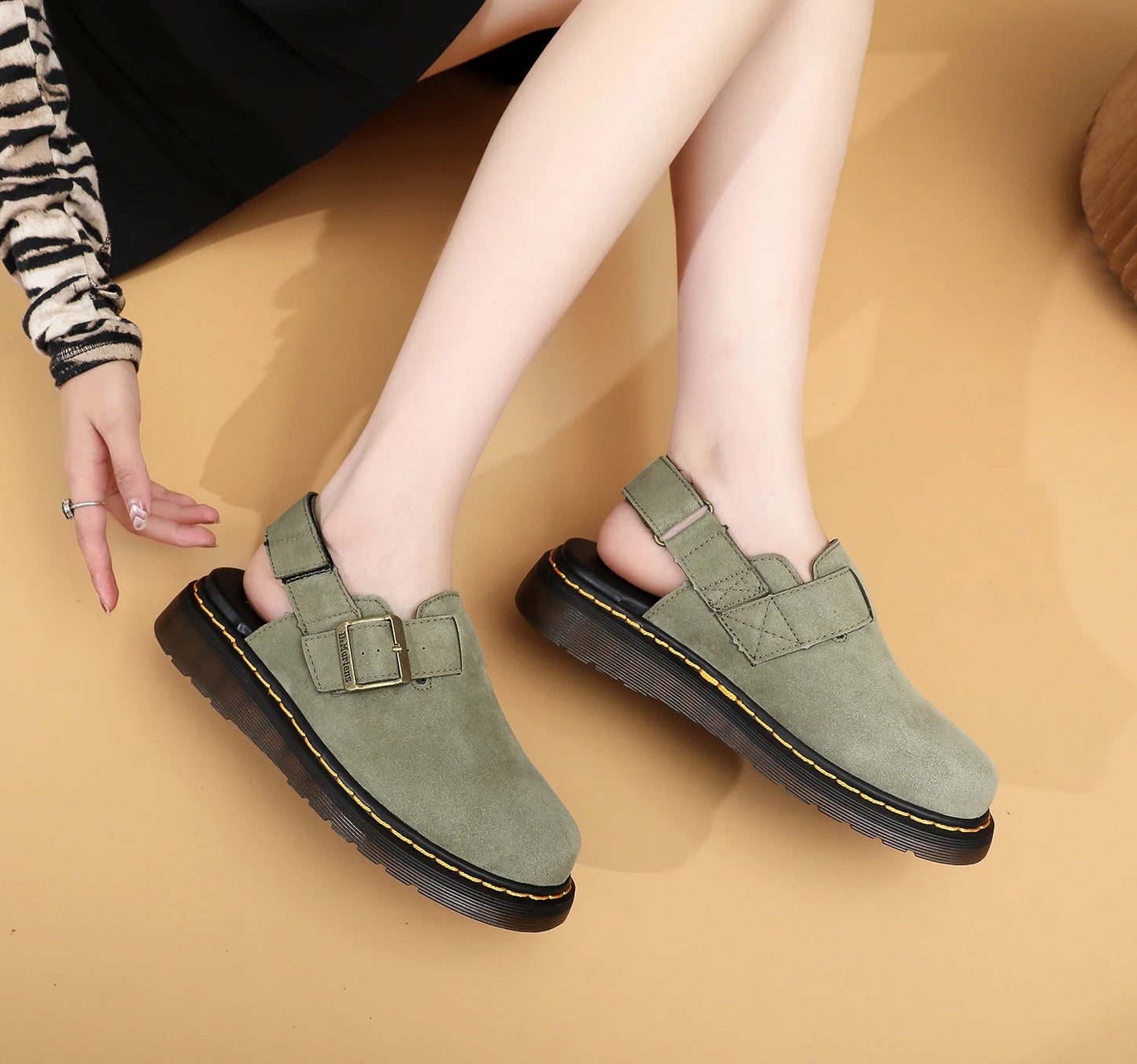 Men's Fashion Large Leather Casual Slippers Men's Four Seasons Half Slippers Non Slip Beach Shoes Classic Clogs Shoes