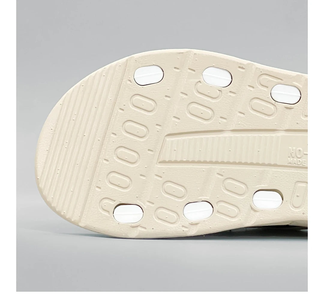Men Fashionable Trendy Shoes Wooden Clogs Garden Shoes Outdoor Beach Sandals Flip Air Cushioned Summer Casual Shoes Men Slippers