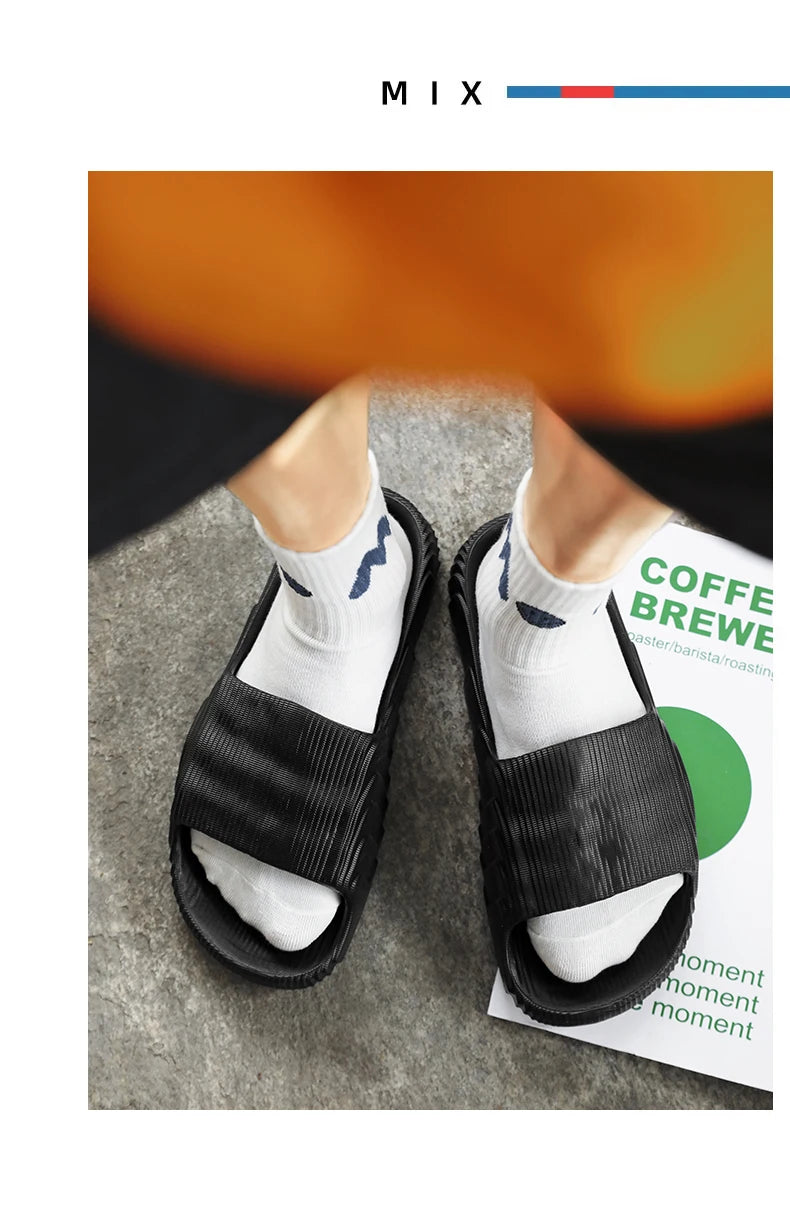 Man Fashion Sandals Solid Beach Slippers Summer Non Slip Sandals Soft Unisex Slides Women Luxury Outdoor Ultralight Shoes