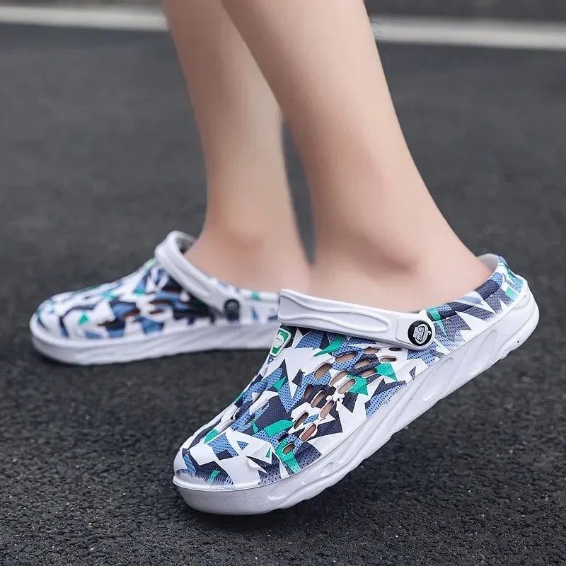 2024 New Fashion Sandals Men Clog Sandals Comfortable Breathable Zapatillas Hombre Beach Sandals Men Clogs Slippers Soft Bottom
