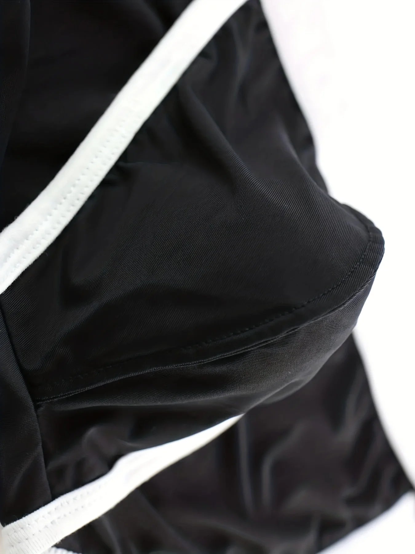 3PCSMen's underwear is fashionable, versatile, and seamless. Men's boxer shorts are casual, comfortable, and breathable