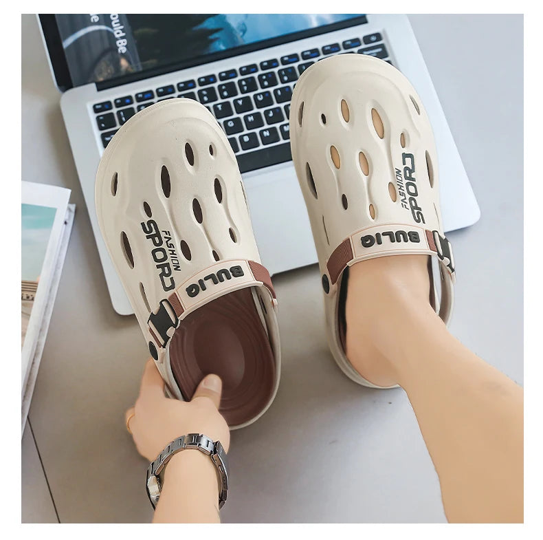 A Pair of Men's New Clogs, Summer New Wear-Resistant, Non-Slip Sports Beach Shoes, Soft-Soled Comfortable Men's Shoes for Driving