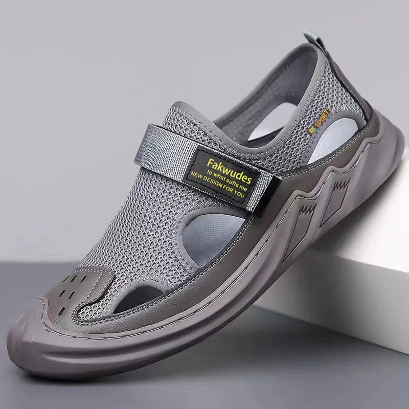 Sandals Man Fashion Summer Outdoor Beach Casual Baotou Hole Shoes for Men Breathable Platform Beach Indoor Roma Sandals Size 44
