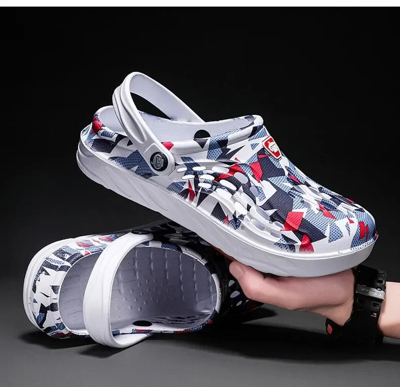2024 New Fashion Sandals Men Clog Sandals Comfortable Breathable Zapatillas Hombre Beach Sandals Men Clogs Slippers Soft Bottom
