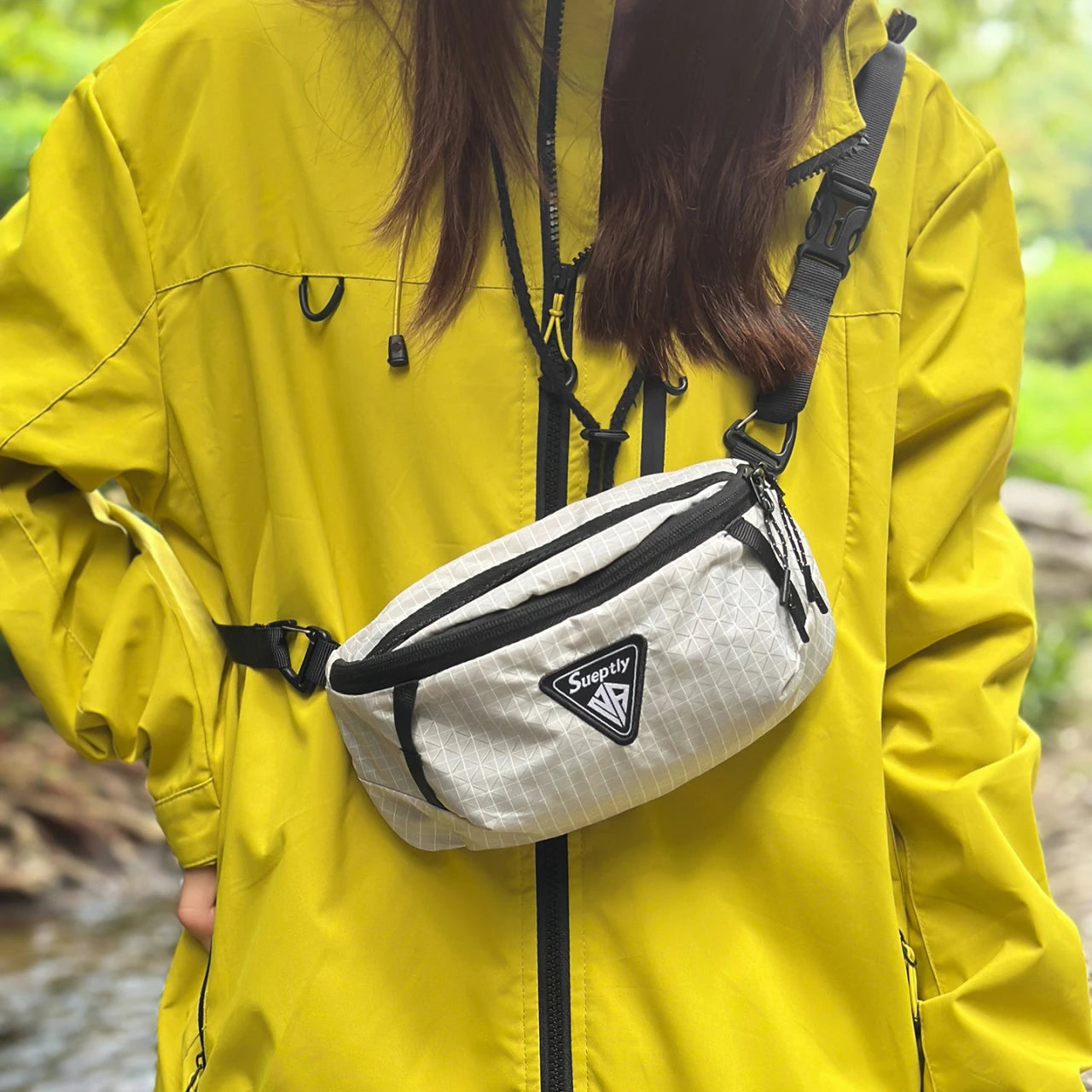 Outdoor hiking backpack - Large capacity, lightweight, expandable chest bag. Suitable for both men and women. Includes hiking eq