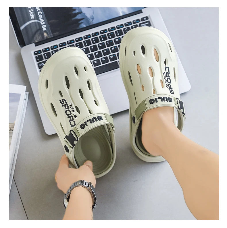 A Pair of Men's New Clogs, Summer New Wear-Resistant, Non-Slip Sports Beach Shoes, Soft-Soled Comfortable Men's Shoes for Driving