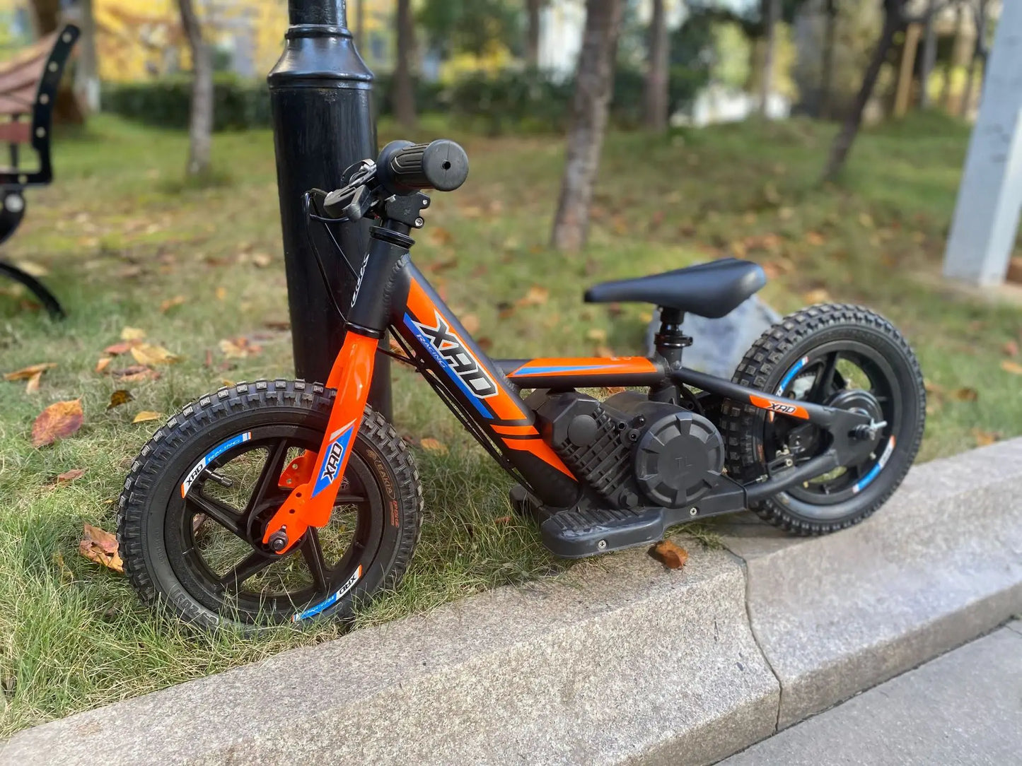 12-inch Children's Electric Bicycle Outdoor Off-road Portable Shock-absorbing Scooter