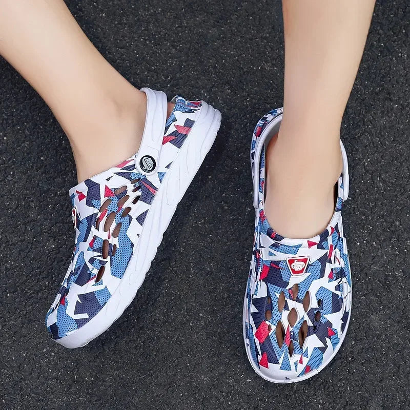 2024 New Fashion Sandals Men Clog Sandals Comfortable Breathable Zapatillas Hombre Beach Sandals Men Clogs Slippers Soft Bottom