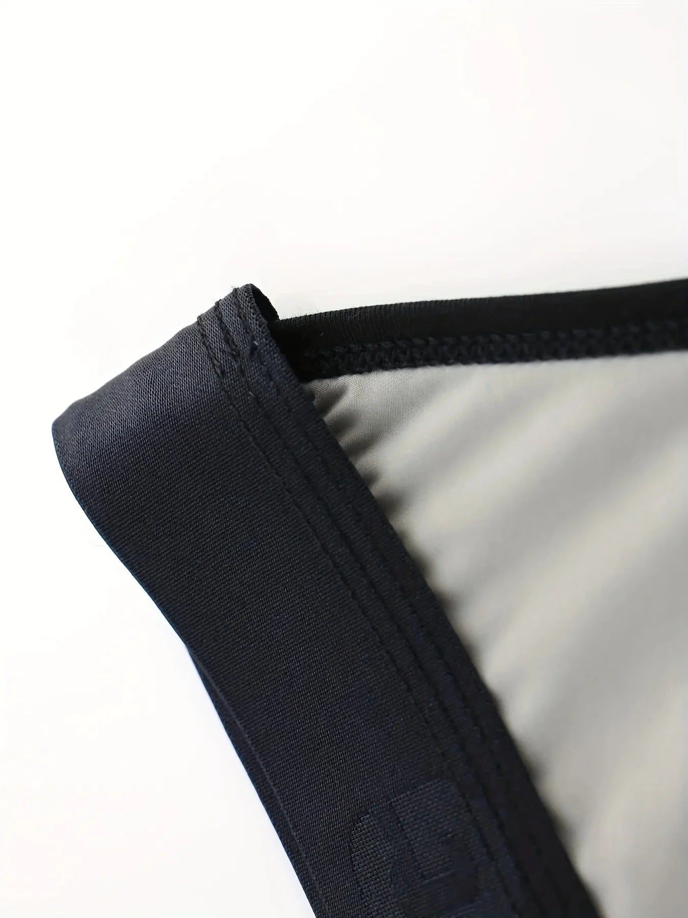 3PCSMen's underwear is fashionable, versatile, and seamless. Men's boxer shorts are casual, comfortable, and breathable