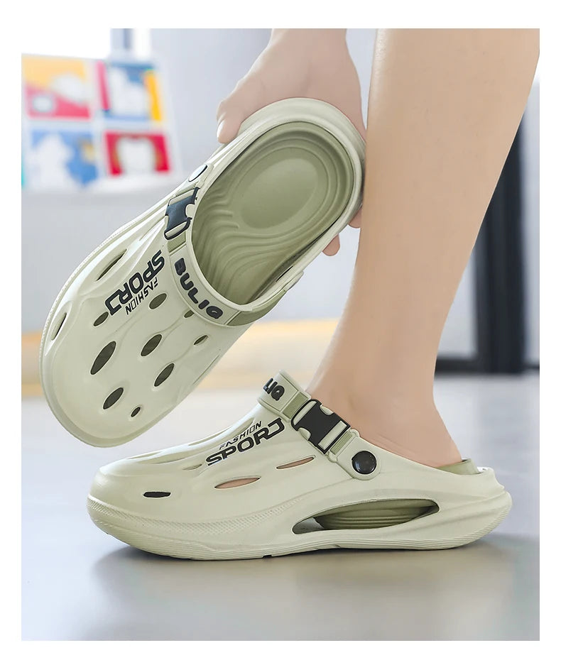 A Pair of Men's New Clogs, Summer New Wear-Resistant, Non-Slip Sports Beach Shoes, Soft-Soled Comfortable Men's Shoes for Driving