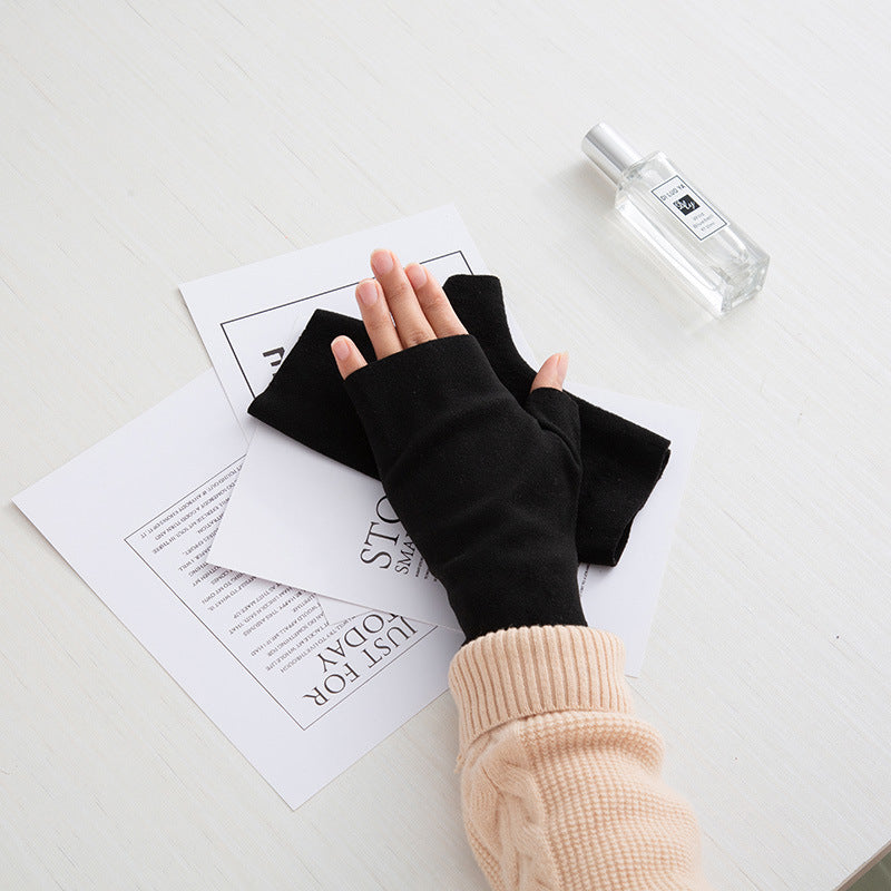 Hand Gloves To Keep Warm And Cold